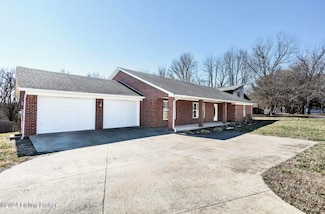 121 Springhill Dr, Bardstown, KY 40004