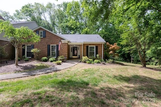 4234 Woodglen Ln, Charlotte, NC 28226