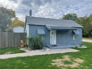 214 N 7th St, Knoxville, IA 50138
