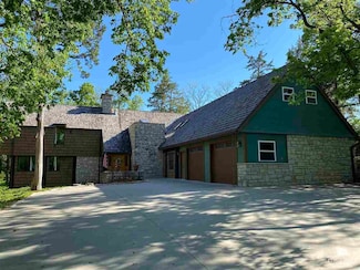 115 N Evergreen Ave, Manhattan, KS 66502