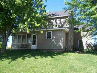 108 N 1st St, Indianola, IA 50125