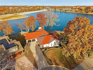 102 NW Hackberry St, Lees Summit, MO 64064