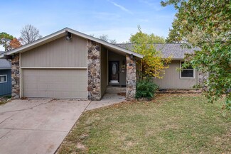 2840 E Linwood St, Springfield, MO 65804