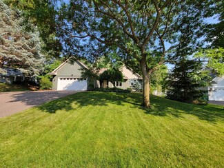 648 Willow Grove Ln, Saint Paul, MN 55127