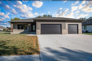 601 Topaz Dr, Sergeant Bluff, IA 51054