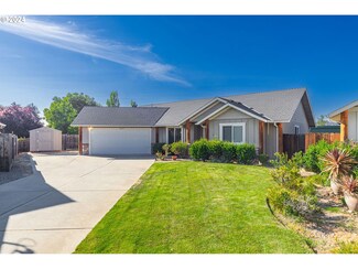 2014 SW Otis Ln, Grants Pass, OR 97527