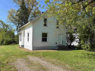2922 Manford St, Fort Wayne, IN 46806