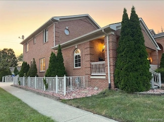 8401 Fenton St, Dearborn Heights, MI 48127