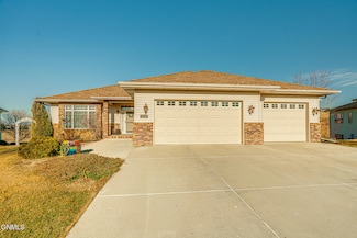 3416 Thunderbird Ln, Bismarck, ND 58503