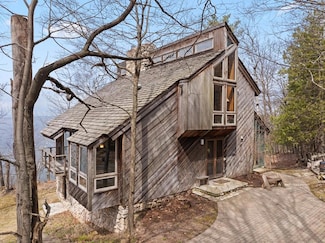 8391 Islandview Rd, Fish Creek, WI 54212