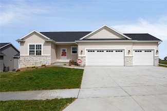 7502 Country Brook Dr NW, Cedar Rapids, IA 52405