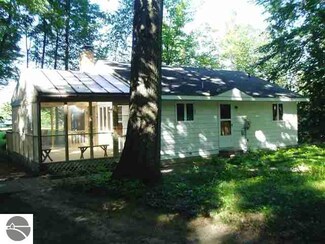 2701 Tonawanda Lake Rd, Grawn, MI 49637