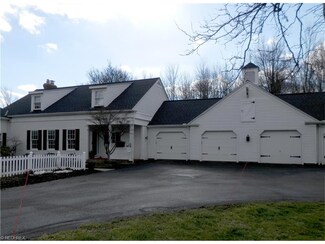 107 Manorbrook Dr, Chagrin Falls, OH 44022