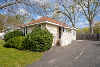 26312 W Blackhawk Ave, Ingleside, IL 60041