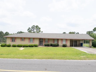 598 N Gwinnett St, Lyons, GA 30436