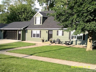 1103 N Michigan Ave, Howell, MI 48843
