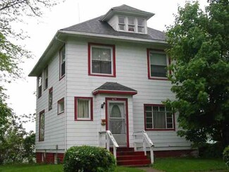 429 W 12th St, Davenport, IA 52803
