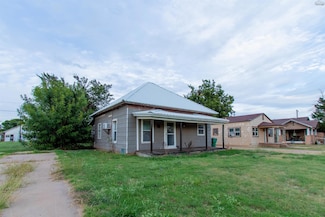 313 W Garrison Ave, Electra, TX 76360