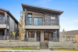 2881 W Lumber Ln, Fernan Lake Village, ID 83814