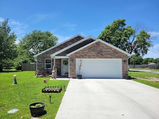 828 N Hall St, Webb City, MO 64870