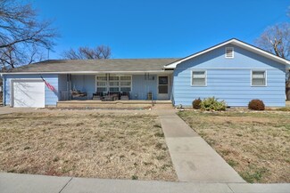 608 E A St, Hillsboro, KS 67063