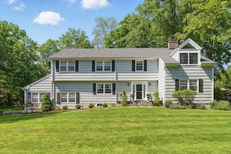 20 Winding Brook Ln, Stamford, CT 06902