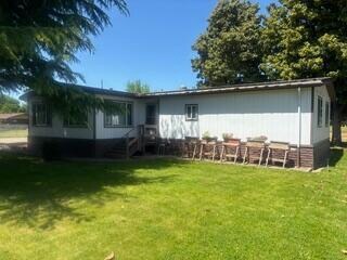 210 Sycamore Dr, Grants Pass, OR 97526