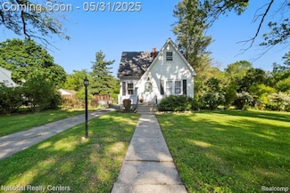 2328 Montroyal Ave, Waterford, MI 48328