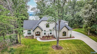 436 Monte Sano Dr, Scottsboro, AL 35769