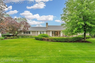 6151 Golfview Dr, Bloomfield Hills, MI 48301
