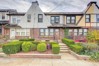 67-118 Dartmouth St, Flushing, NY 11375