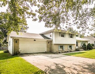 437 Jean St, Peotone, IL 60468
