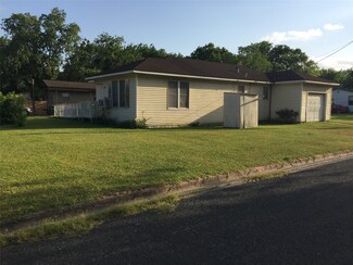 1202 Prosperity St, El Campo, TX 77437