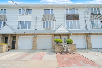23 Peggy Ln, Staten Island, NY 10306