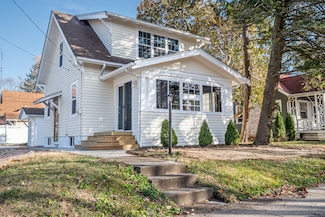 504 Kreitzer Ave, Bloomington, IL 61701