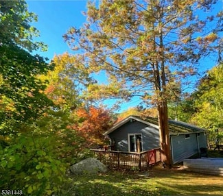 8 Beach View Ct, Hardyston, NJ 07460