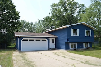 413 Norway St, Kalkaska, MI 49646