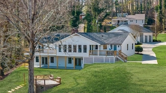 6313 Shoreland Cir, Buford, GA 30518