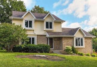 5101 Cody Dr, West Des Moines, IA 50265