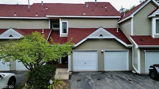 32 Pine Hollow Ct Unit 102, Oak Ridge, NJ 07438