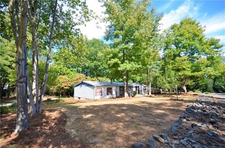 528 Little Pond Rd, Winston Salem, NC 27127