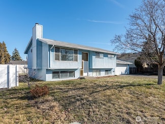 213 Broadmoor St, East Wenatchee, WA 98802