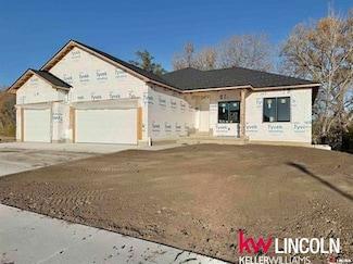1044 Tuscan Trail, Hickman, NE 68372