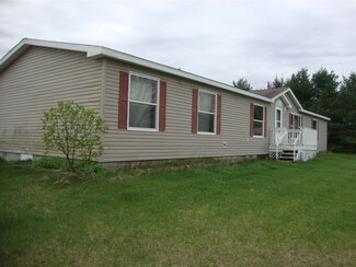 3238 5th Ln, Oxford, WI 53952