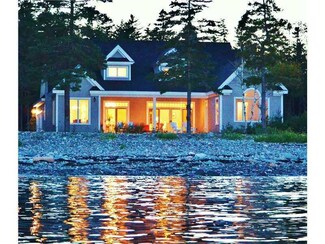 26 Meadow Ln, Southwest Harbor, ME 04679
