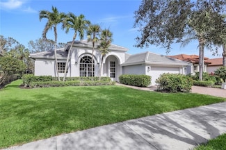 8812 Mustang Island Cir, Naples, FL 34113