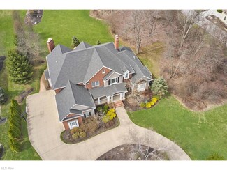 3864 Meadowvale Dr, Akron, OH 44333