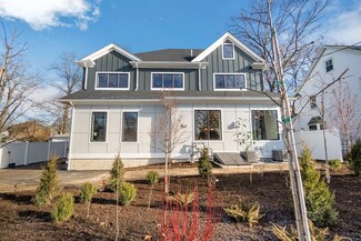 34 Brookside Ave, Newtonville, MA 02460