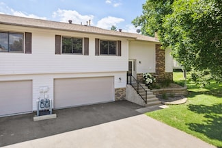 11124 Xavier Ct, Bloomington, MN 55437