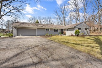 9512 Crestridge Dr, Fort Wayne, IN 46804